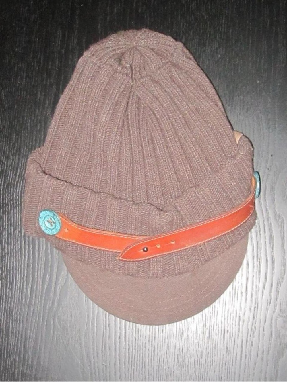 y2k cool girl grunge retro brown strap beanie hat 
Brown Ribbed Knit Cap